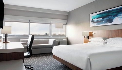 Room, 1 King Bed, Non Smoking (Mobility Accessible, Tub)