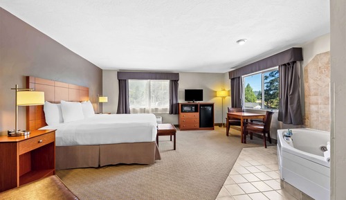 Standard Room, 1 King Bed, Non Smoking, Jetted Tub
