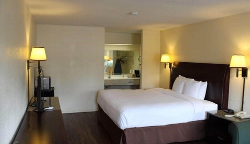 Standard Room, 1 King Bed
