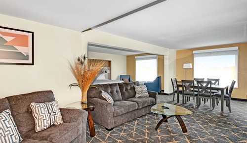 Suite, 1 Bedroom, Courtyard View