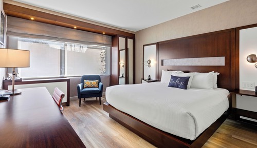 Standard Room, 1 King Bed