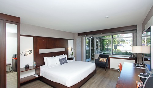 Deluxe Room, 1 King Bed, Accessible