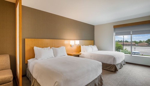 Room, Accessible, Bathtub (2 Queenbeds & 1 Sofabed)