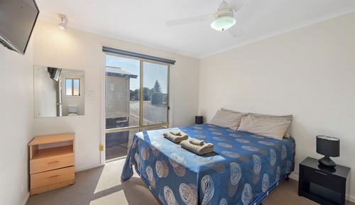 Deluxe 2 Bedroom Cabin - Sleeps 5