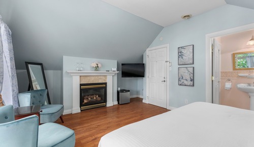 Superior Room, 1 King Bed, Fireplace (N°7)