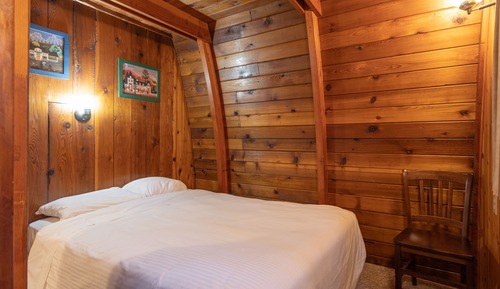 Cedar Chalet with Loft