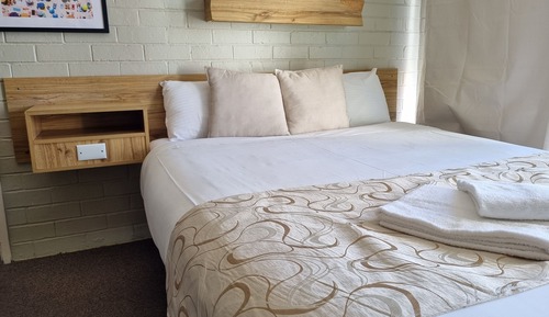 Family Suite, 2 Bedrooms, Non Smoking, Refrigerator (FS - Family Suite)