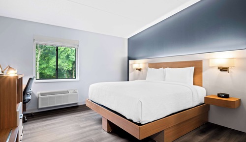 Standard Room, 1 King Bed, Non Smoking, Refrigerator & Microwave (Shower Only)