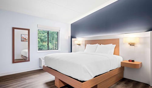 Suite, 1 King Bed, Non Smoking, Jetted Tub (Shower Only)