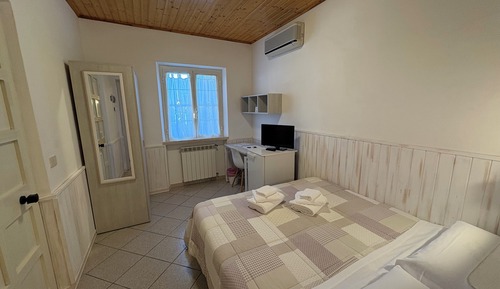 Economy Room