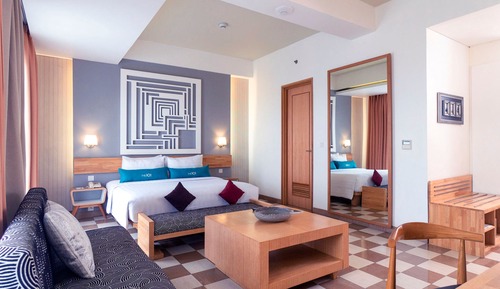 Executive Suite, Balcony, Pool View