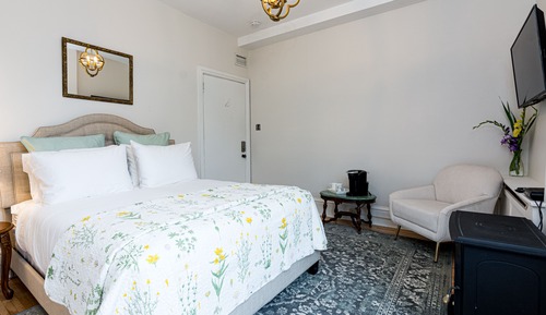 Room, 1 Queen Bed (Limestone)