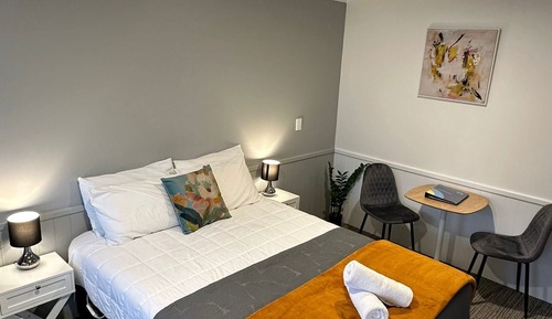Deluxe Studio