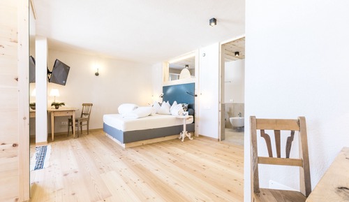 Comfort Suite, 1 Bedroom, Sauna, Mountain View