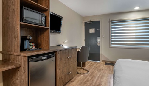 Standard Room, 1 Queen Bed with Sofa bed, Non Smoking, Refrigerator & Microwave (with Sofabed)