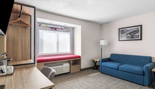 Suite, 2 Queen Beds, Non Smoking (with Sofabed)