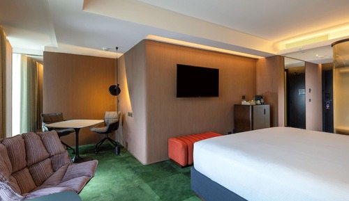 Premier Room, 1 King Bed