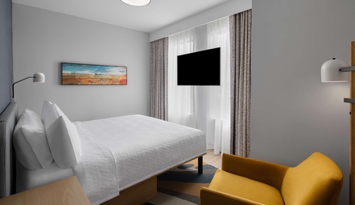 Suite, 1 King Bed, Accessible (Hearing)