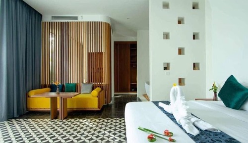Deluxe Suite, Patio, Courtyard View
