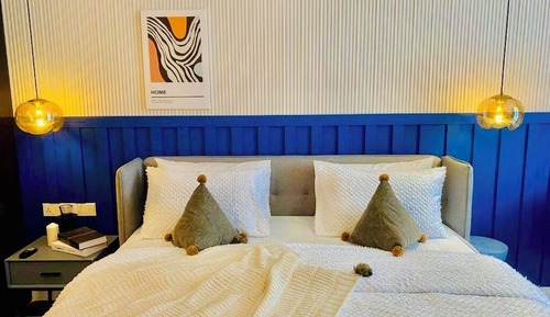Honeymoon Suite, City View