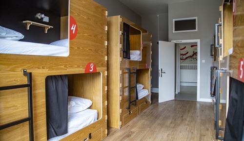 Bed in a Shared Room for 6 People (Female)
