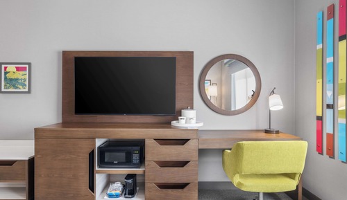 Room, 1 King Bed, Refrigerator & Microwave