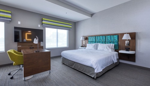 Studio, 1 King Bed, Accessible (Mobility & Hearing, Roll-in Shower)