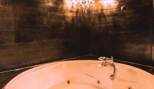 Deluxe Suite, Hot Tub
