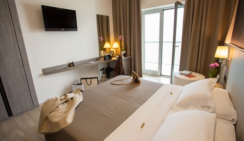 Standard Triple Room, Balcony, Sea View