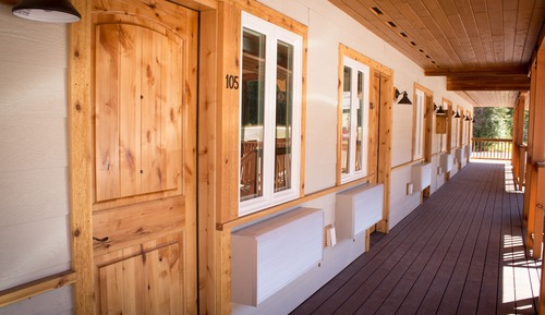 Classic Room, 1 Queen Bed, Non Smoking, Mountain View