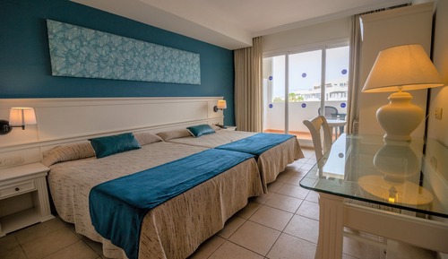 Junior Suite (3 Adults + 1 Child)