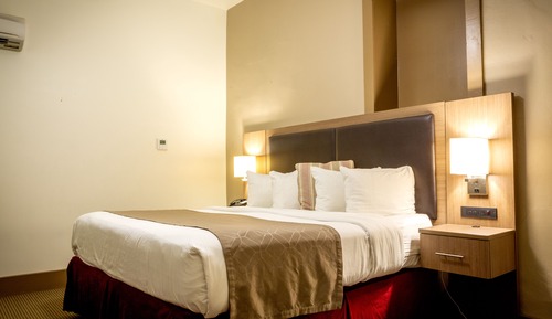 Deluxe Room, 1 King Bed, Accessible