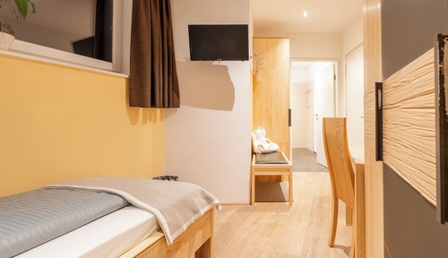 Economy Room