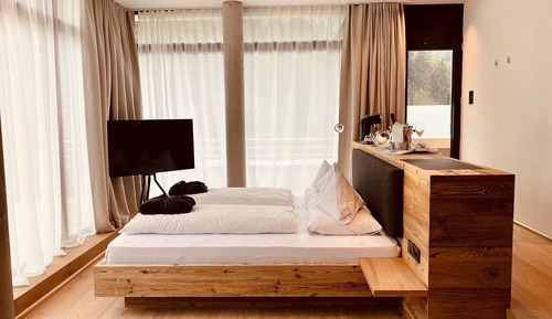 SPA corner with private sauna - panoramic view to the sunny side with terrace