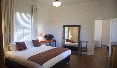 Comfort Suite, 1 King Bed, Refrigerator & Microwave, Hill View