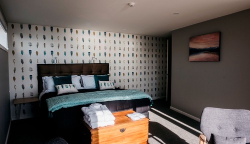  Lake View Suite