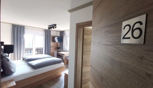 Comfort Room, Balcony, Valley View