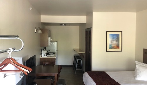 Suite, 2 Queen Beds, Kitchenette, Mountain View