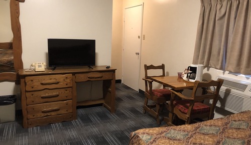 Economy Room, Hill View