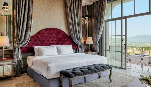 Penthouse, Multiple Beds