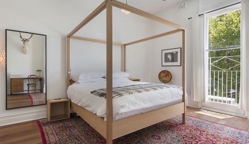 The Snug - King Room (Shared Bathroom)