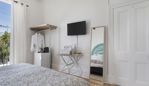 Ellah's Room - King Room Standard (Shared Bathroom)