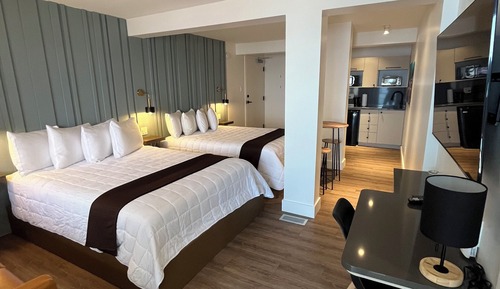 Deluxe Room, 2 Queen Beds, Non Smoking, Lake View