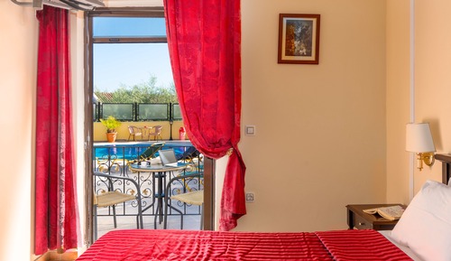 Family Room, 2 Bedrooms