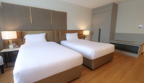Deluxe Room, 2 Twin Beds, River View