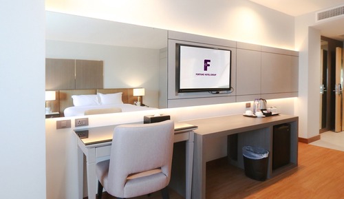 Deluxe Room, 1 King Bed, River View