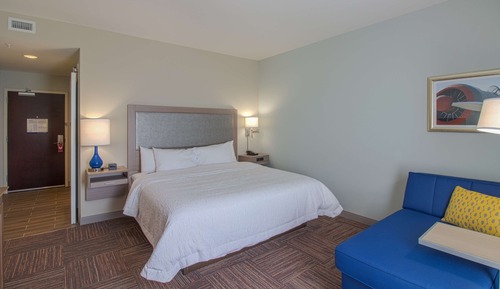 Room, 1 King Bed, Non Smoking, Refrigerator & Microwave