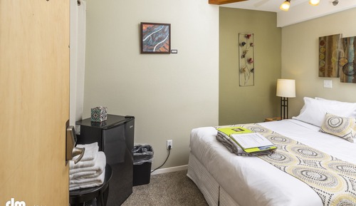 Economy Room, 1 Queen Bed, Shared Bathroom, Corner (Not Pet Friendly)