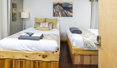 Deluxe Double Room, 2 Queen Beds, Accessible, Private Bathroom (Pet Friendly)