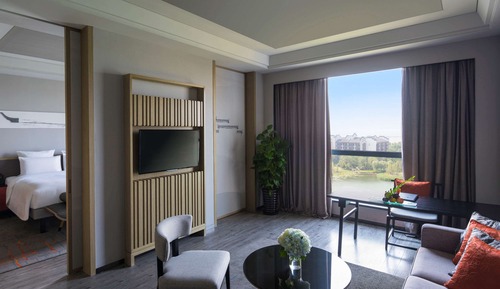 Superior Suite, 1 King Bed, Club Lounge Access